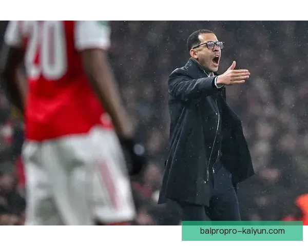 英超新赛季阿森纳表现稳健，竞争力增强引发关注