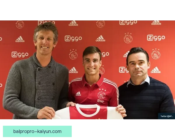 塔利亚菲科本赛季在阿贾克斯左后卫位置表现稳健